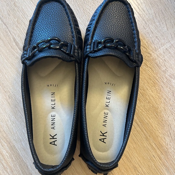 Anne Klein Black Women's Chrystie Moccasin Driver Loafers - Picture 1 of 4